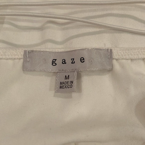 🎉 3/$15 Gaze White Tank Size Medium - Picture 3 of 3